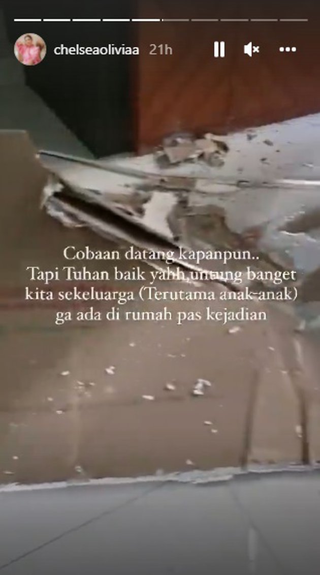 kondisi rumah Chelsea Olivia yang rusak © Instagram