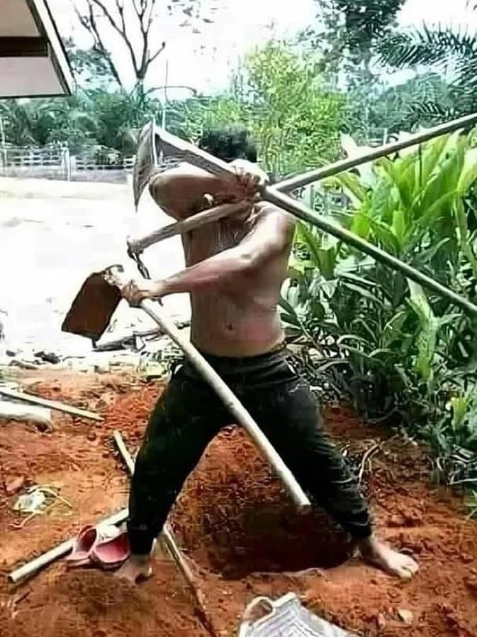 Potret bapak-bapak terlalu semangat bekerja © berbagai sumber