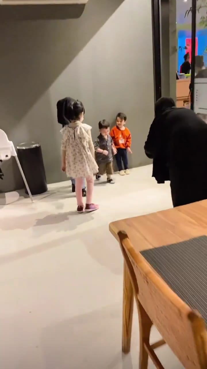 momen zikri daulay buka bersama dengan keluarga © instagram