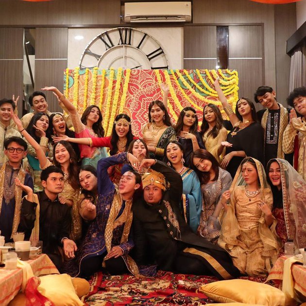11 Momen Rachel Vennya buka bersama geng, glamor bertema Bollywood