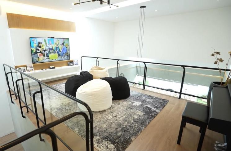 Potret rumah baru keluarga Desta © YouTube Potret rumah baru keluarga Desta © YouTube