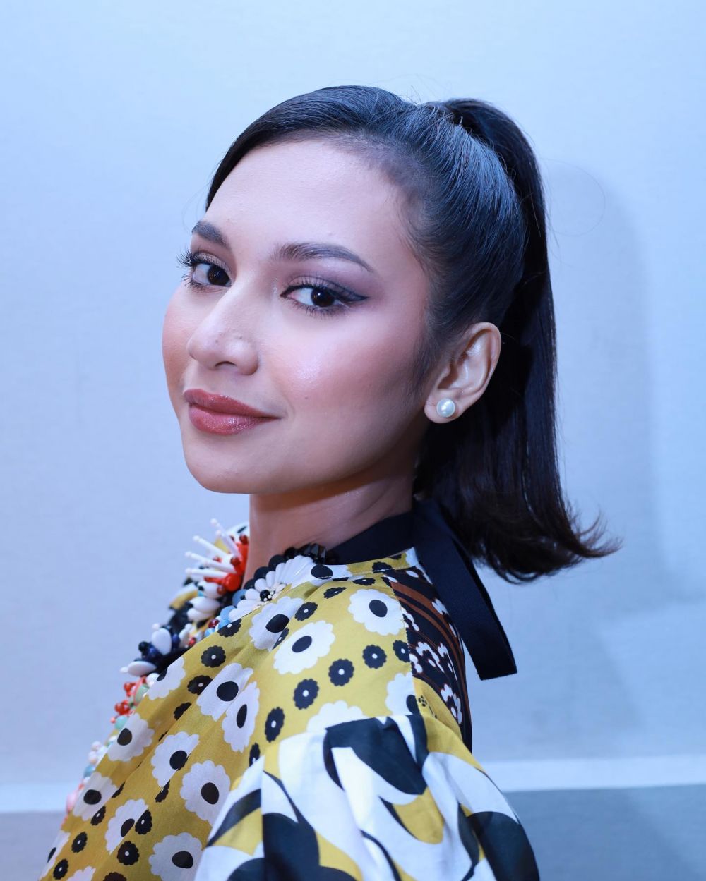 indah permatasari makeup tebal © Instagram