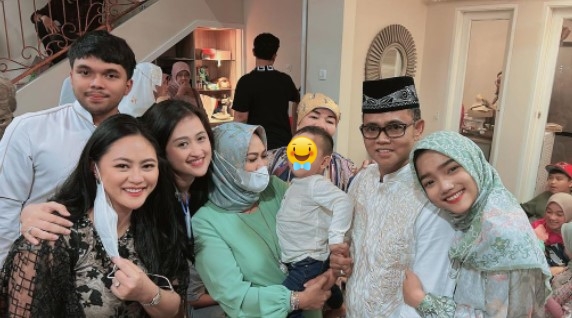 Momen syukuran rumah baru Gala Sky © Instagram