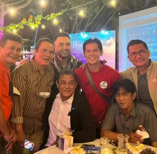 Momen reuni akbar artis senior Genta Buana © Instagram Momen reuni akbar artis senior Genta Buana © Instagram