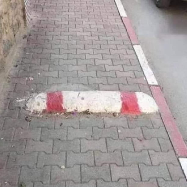 bentuk jalan jadi absurd pol © berbagai sumber bentuk jalan jadi absurd pol © berbagai sumber