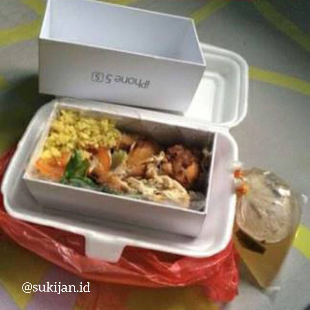 bungkus makanan nyeleneh © berbagai sumber bungkus makanan nyeleneh © berbagai sumber