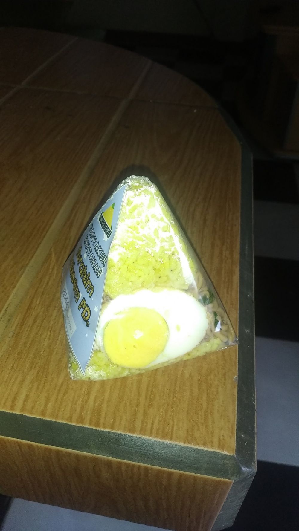 bungkus makanan nyeleneh © berbagai sumber bungkus makanan nyeleneh © berbagai sumber