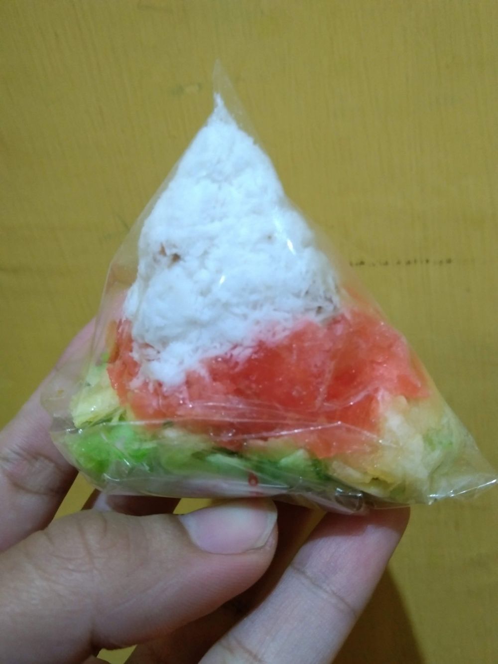 bungkus makanan nyeleneh © berbagai sumber