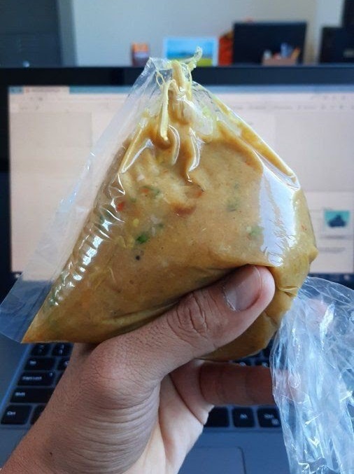 bungkus makanan nyeleneh © berbagai sumber