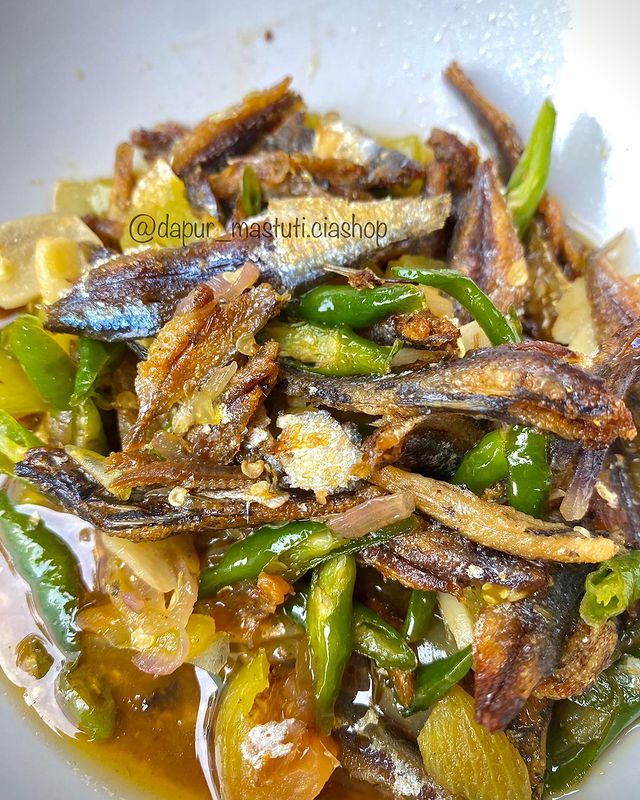 11 Resep kreasi sambal ikan asin, sederhana dan cocok buat buka puasa