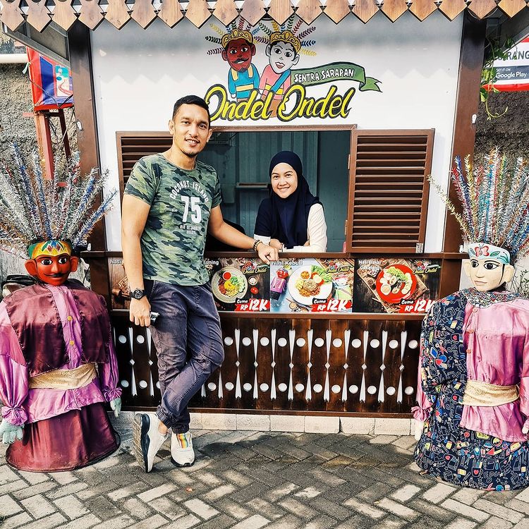 potret pemain sinetron Liontin bareng pasangan © berbagai sumber