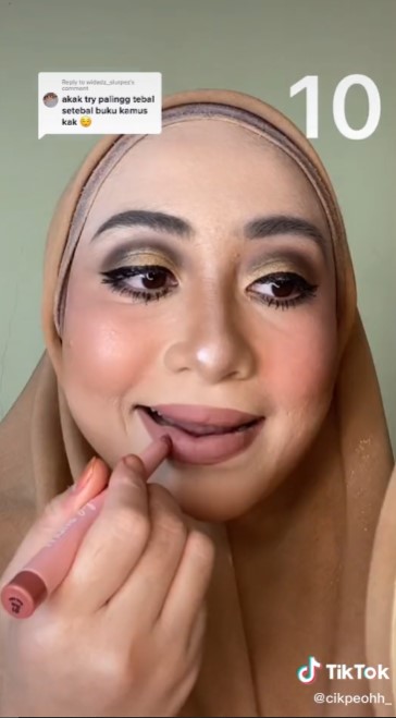 wanita makeup 10 lapis © TikTok wanita makeup 10 lapis © TikTok