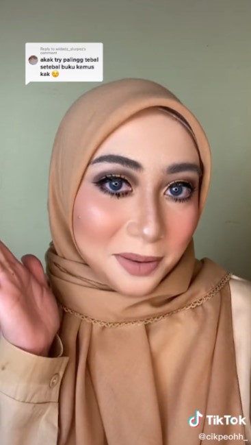 wanita makeup 10 lapis © TikTok wanita makeup 10 lapis © TikTok