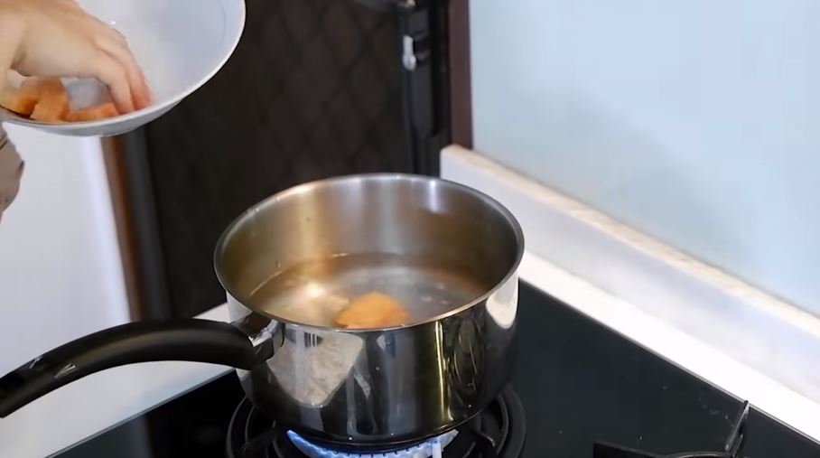 11 Cara Alyssa Soebandono masak kolak tanpa santan, jadi takjil sehat