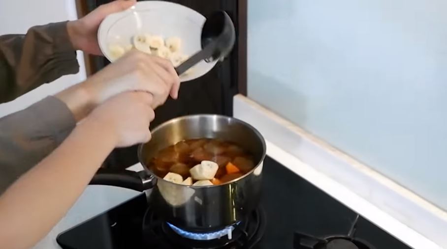 11 Cara Alyssa Soebandono masak kolak tanpa santan, jadi takjil sehat