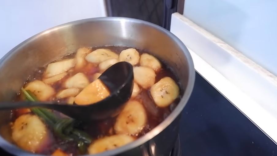 11 Cara Alyssa Soebandono masak kolak tanpa santan, jadi takjil sehat