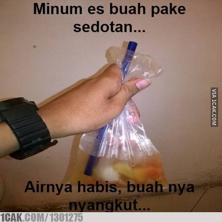 meme buka puasa pakai es © berbagai sumber