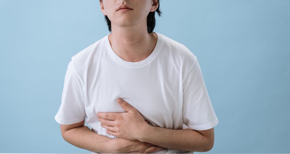 9 Bahaya makan berlebihan saat buka puasa, berisiko asam lambung