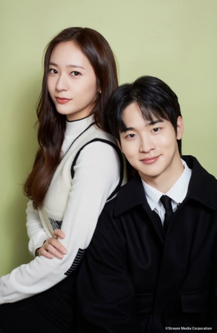 Krystal Jung bareng lawan mainnya © berbagai sumber Krystal Jung bareng lawan mainnya © berbagai sumber