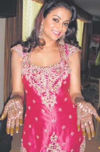 Pesona 11 aktris Bollywood jalani ritual Mehendi