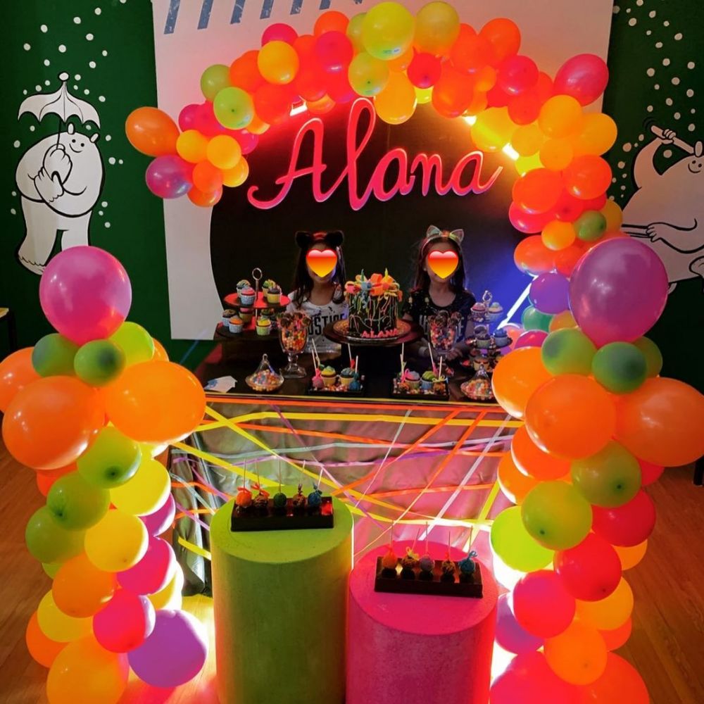 9 Potret kue ultah keluarga Ririn Dwi Ariyanti, simpel hingga unik