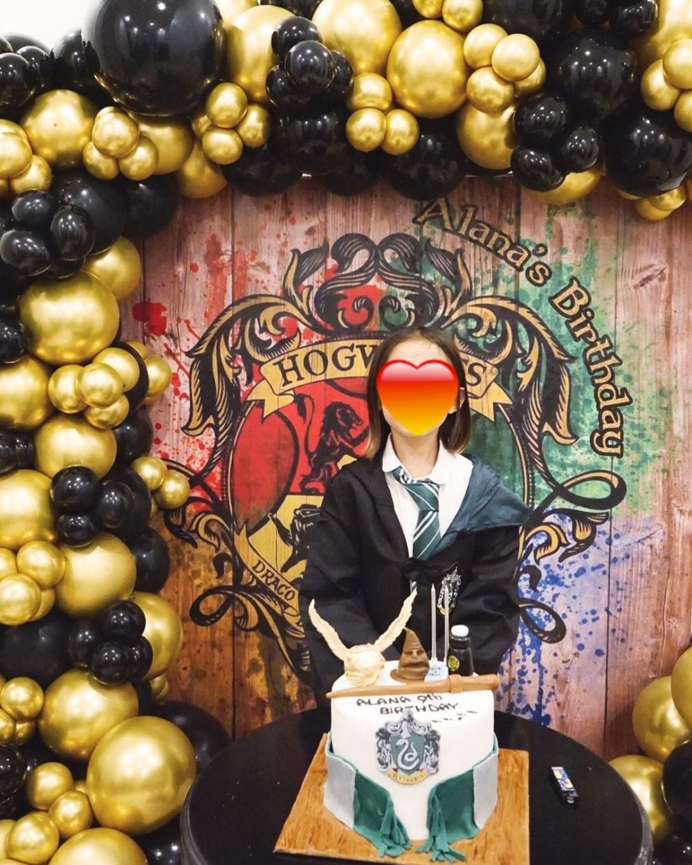 9 Potret kue ultah keluarga Ririn Dwi Ariyanti, simpel hingga unik