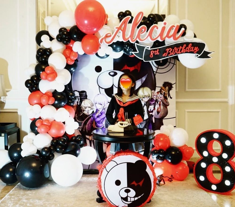 9 Potret kue ultah keluarga Ririn Dwi Ariyanti, simpel hingga unik