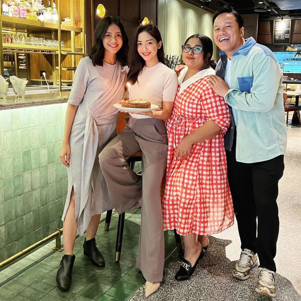 9 Potret kue ultah keluarga Ririn Dwi Ariyanti, simpel hingga unik