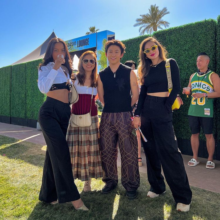Gaya 9 seleb di konser Coachella 2022, Luna Maya tampil serba hitam