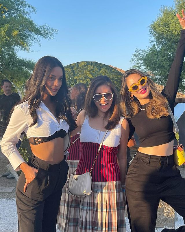 Gaya 9 seleb di konser Coachella 2022, Luna Maya tampil serba hitam