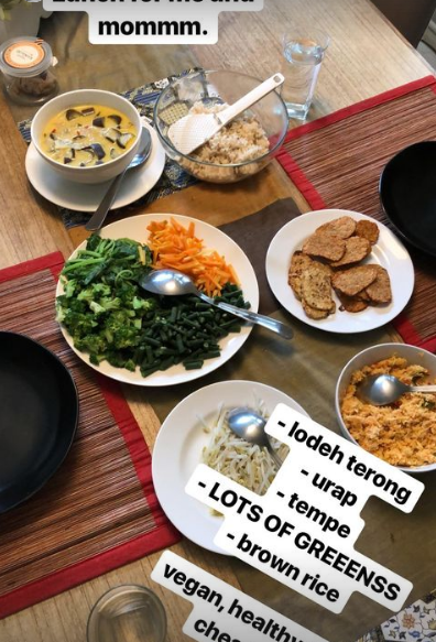 9 Trik masak menu sehat ala Eva Celia, gunakan bahan-bahan lokal