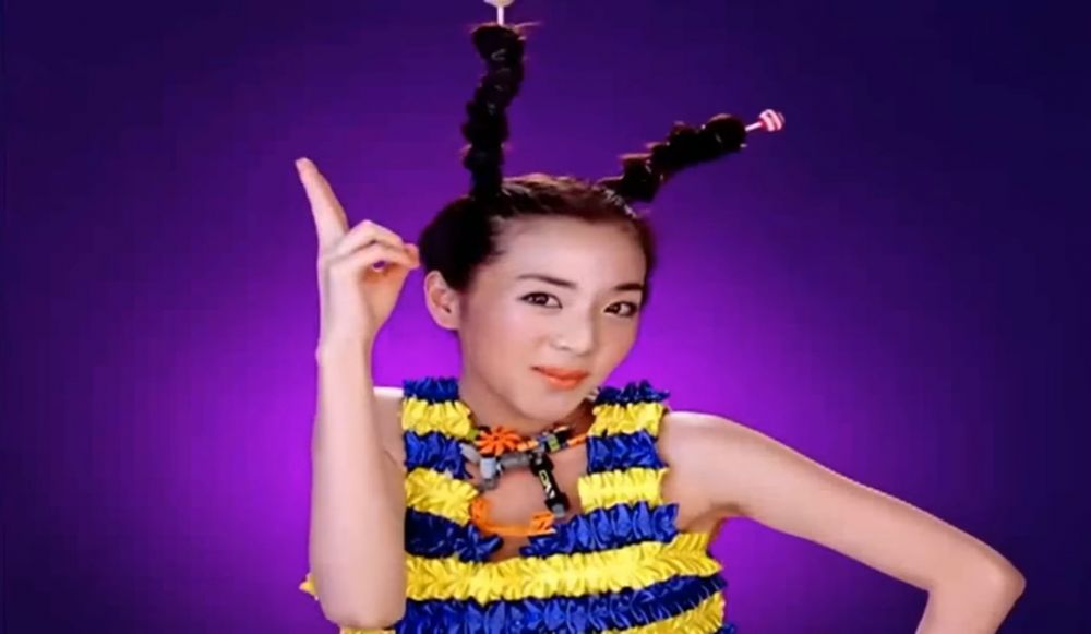 Gaya rambut nyentrik Sandara Park © berbagai sumber Gaya rambut nyentrik Sandara Park © berbagai sumber