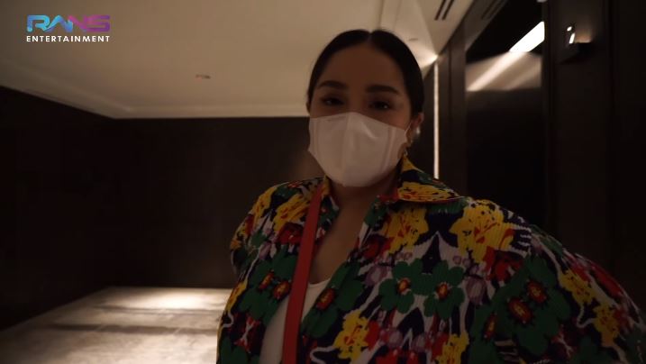 momen nagita slavina berbelanja di singapura © YouTube momen nagita slavina berbelanja di singapura © YouTube