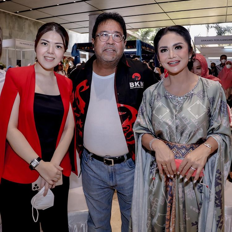 Krisdayanti meriahkan acara bazar ramadan © Instagram/@krisdayantilemos