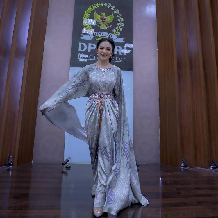 Krisdayanti meriahkan acara bazar ramadan © Instagram/@krisdayantilemos