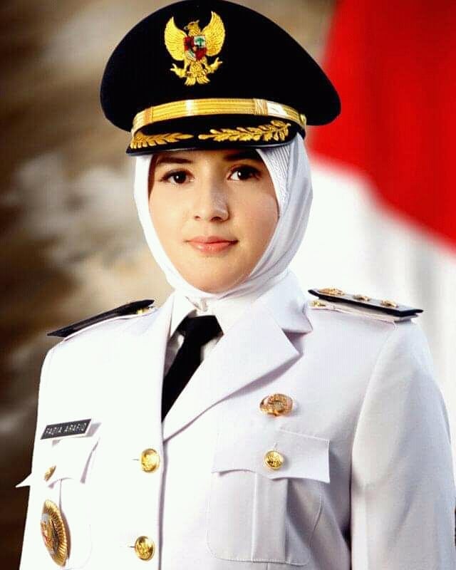 potret terbaru fadia a rafiq jadi bupati © instagram