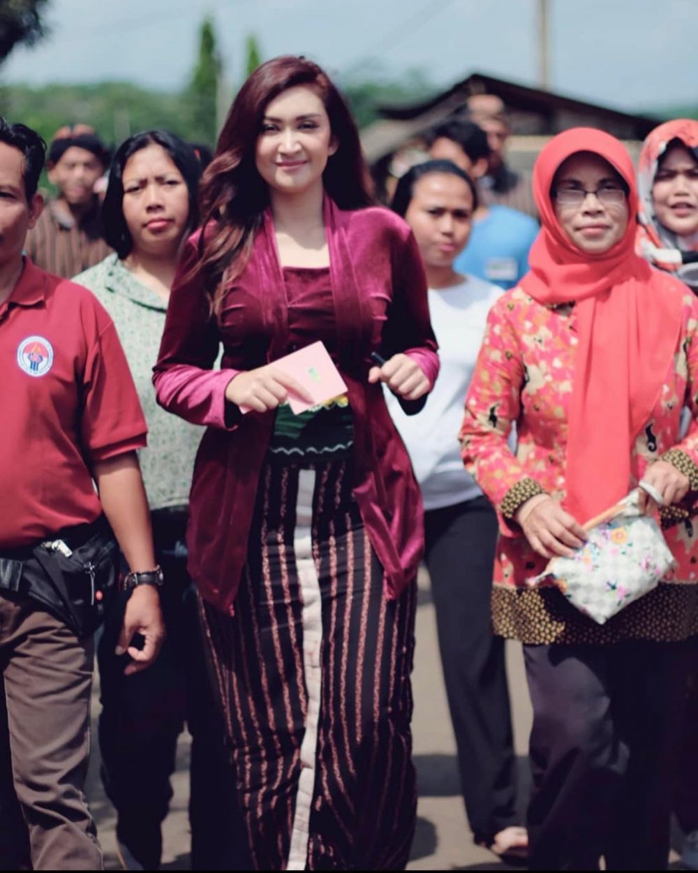 gaya seleb kenakan kebaya di hari kartini 2022 © Instagram gaya seleb kenakan kebaya di hari kartini 2022 © Instagram