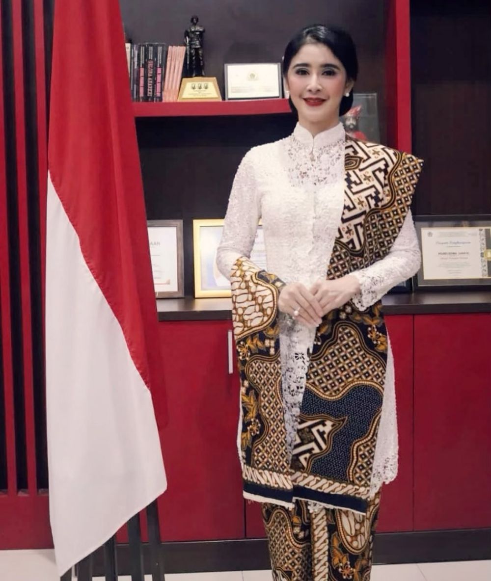 gaya seleb kenakan kebaya di hari kartini 2022 © Instagram gaya seleb kenakan kebaya di hari kartini 2022 © Instagram