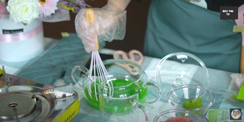 10 Langkah Ayu Ting Ting bikin es buko pandan, wangi dan ekonomis