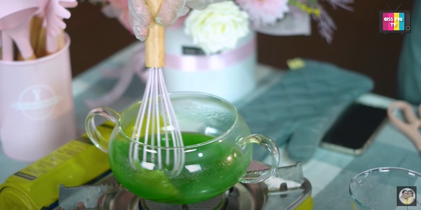 10 Langkah Ayu Ting Ting bikin es buko pandan, wangi dan ekonomis