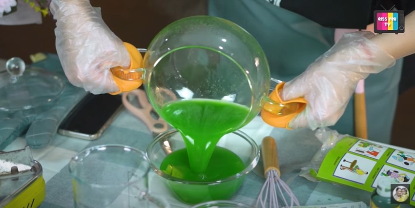 10 Langkah Ayu Ting Ting bikin es buko pandan, wangi dan ekonomis