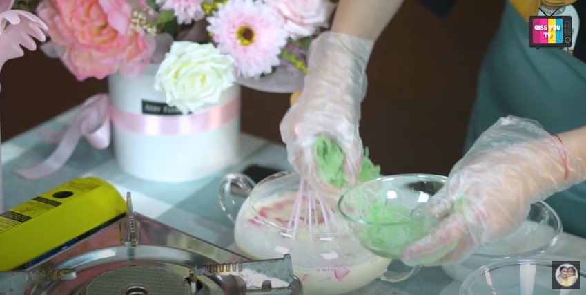 10 Langkah Ayu Ting Ting bikin es buko pandan, wangi dan ekonomis