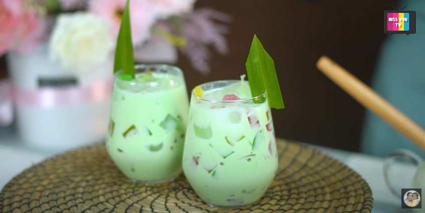 10 Langkah Ayu Ting Ting bikin es buko pandan, wangi dan ekonomis