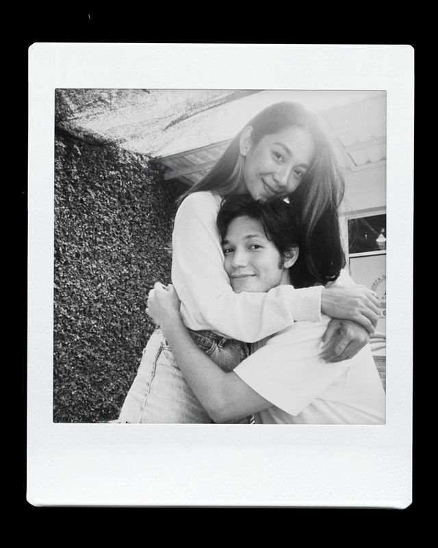 momen mesra aktris dengan pasangan lebih muda © berbagai sumber