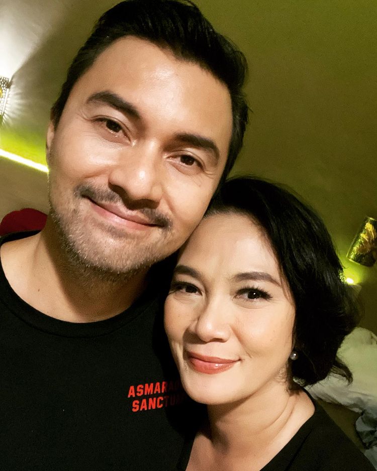 momen mesra aktris dengan pasangan lebih muda © berbagai sumber