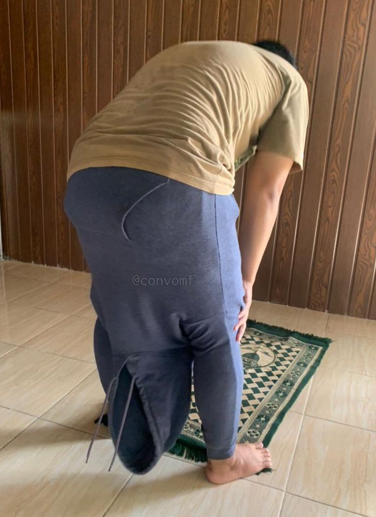 Potret kepepet nggak ada sarung © berbagai sumber