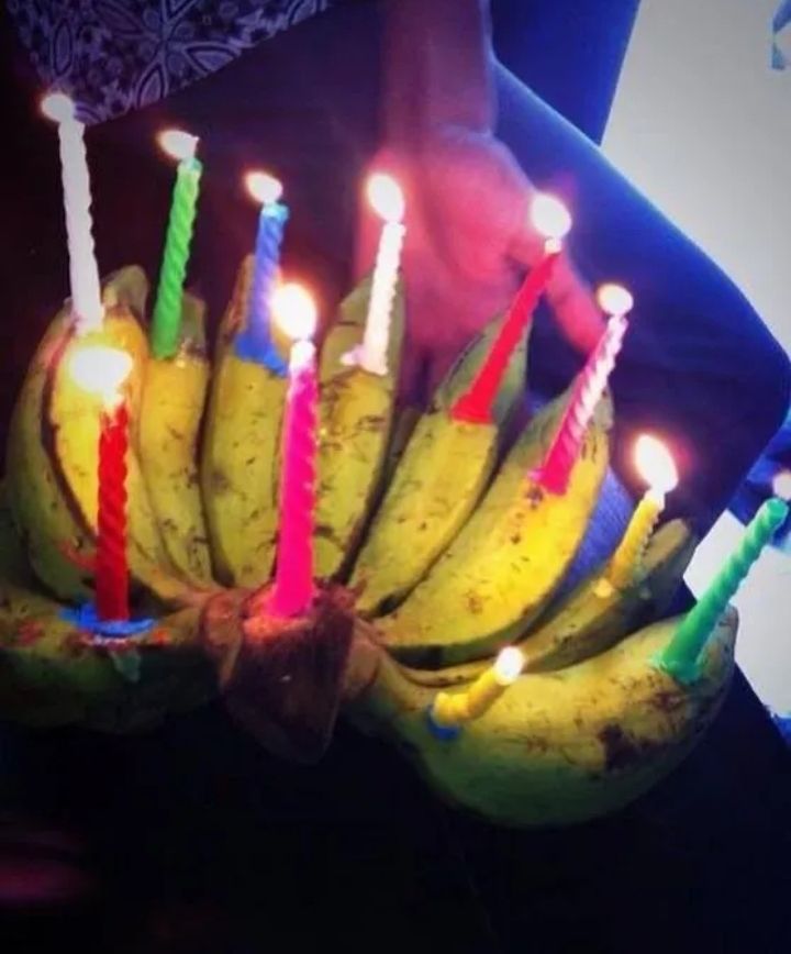 Bukan kue tart, 11 momen orang rayakan ulang tahun ini antimainstream