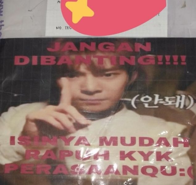 Potret stiker K-Pop jangan banting © berbagai sumber Potret stiker K-Pop jangan banting © berbagai sumber