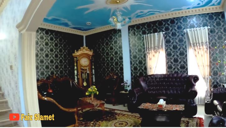 11 Potret rumah megah TKI Arab Saudi di Madura, interiornya mewah