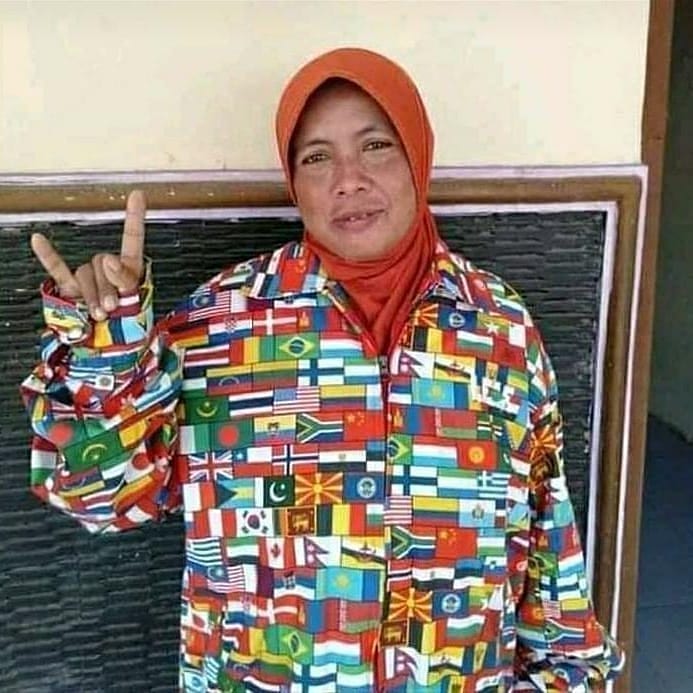 11 Potret lucu emak-emak pakai outfit nyeleneh ini bikin senyum kecut